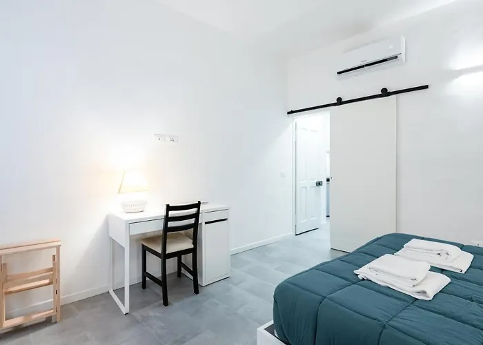 Guesthost - Viuzzo 7 - White Apartment *